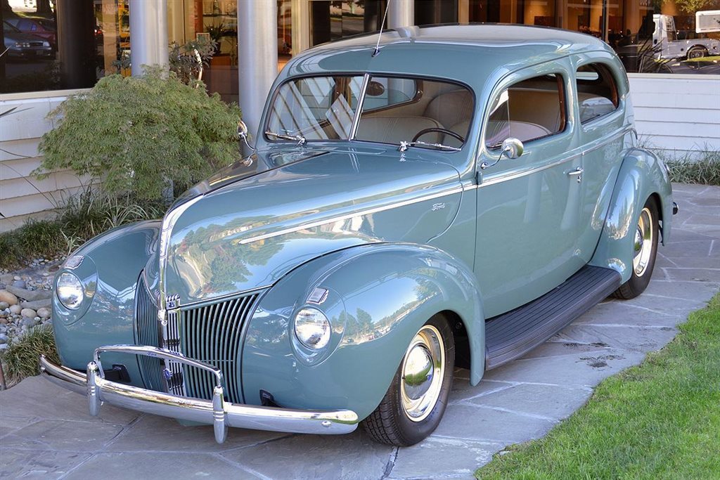 1940 Ford 2Door Sedan_4806