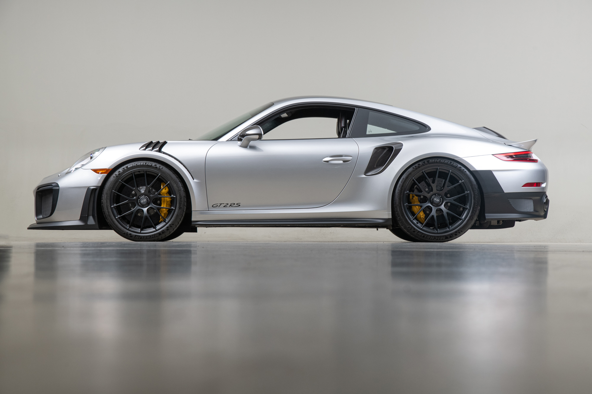 2018 Porsche GT2RS , SILVER, VIN WP0AE2A94JS185917, MILEAGE 719