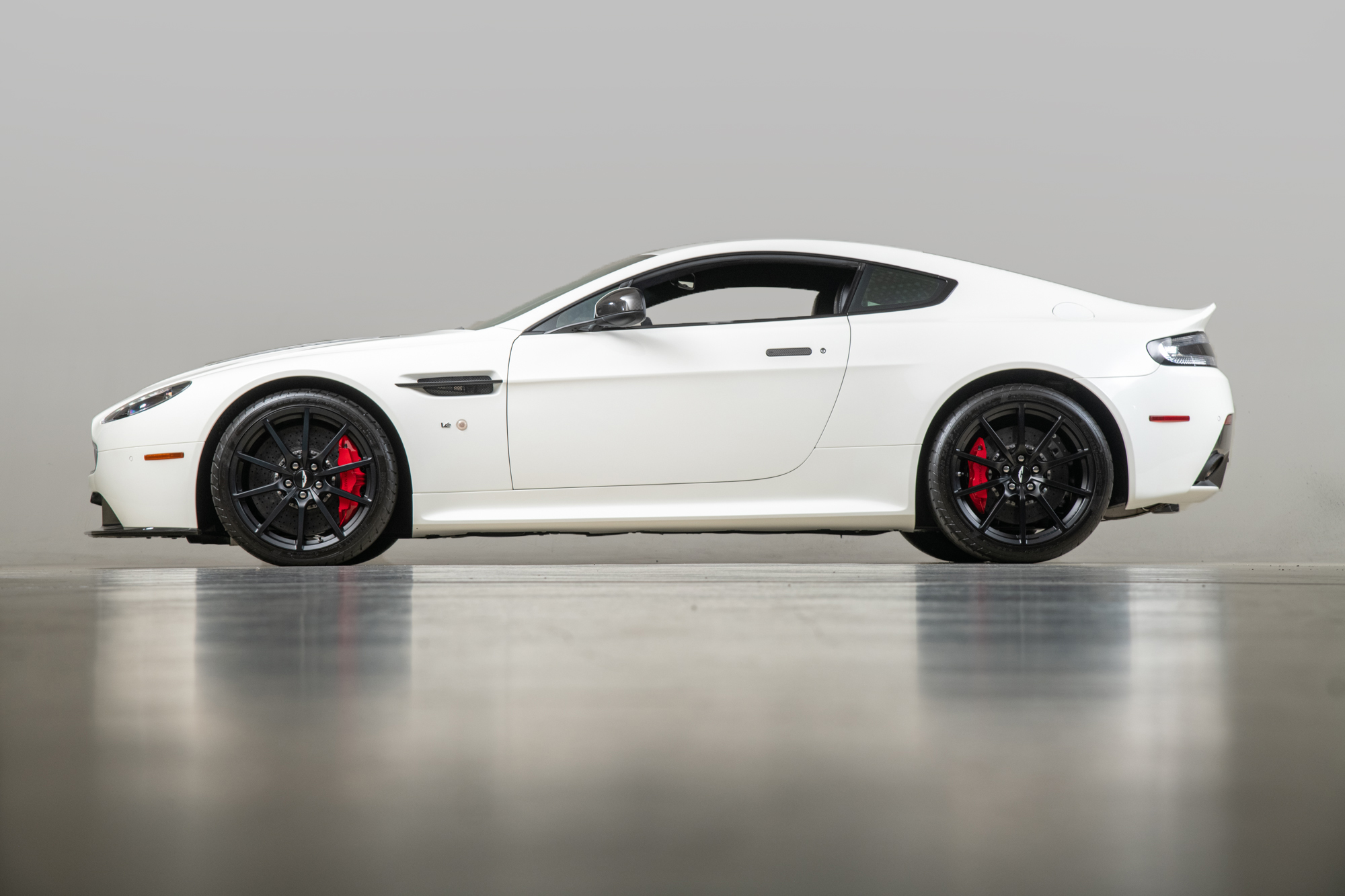 Aston martin vantage s
