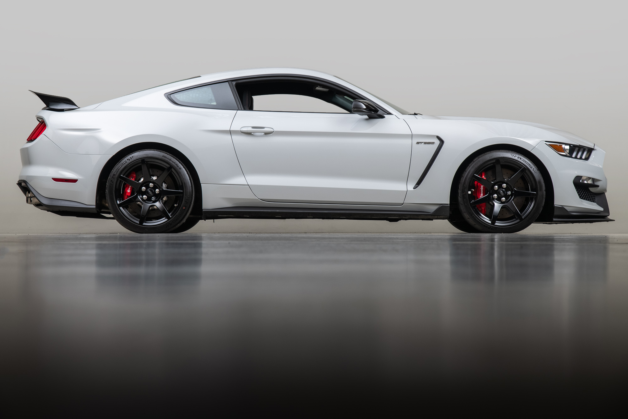 2015 Ford Mustang Shelby GT350R , AVALANCHE GREY, VIN 1FATP8JZ3F5520022, MILEAGE 473