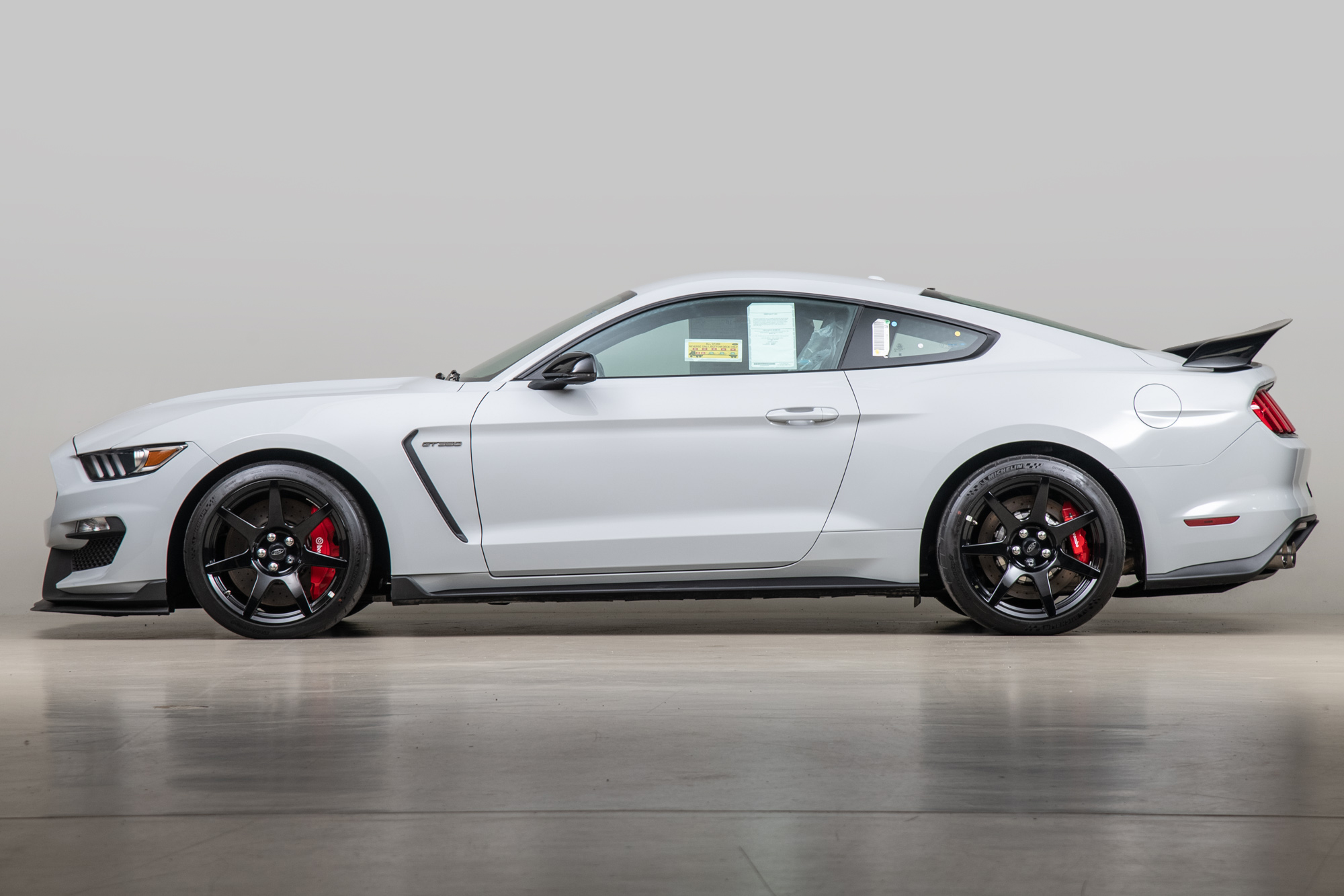 2015 Ford Mustang Shelby GT350R , AVALANCHE GREY, VIN 1FATP8JZ3F5520022, MILEAGE 473