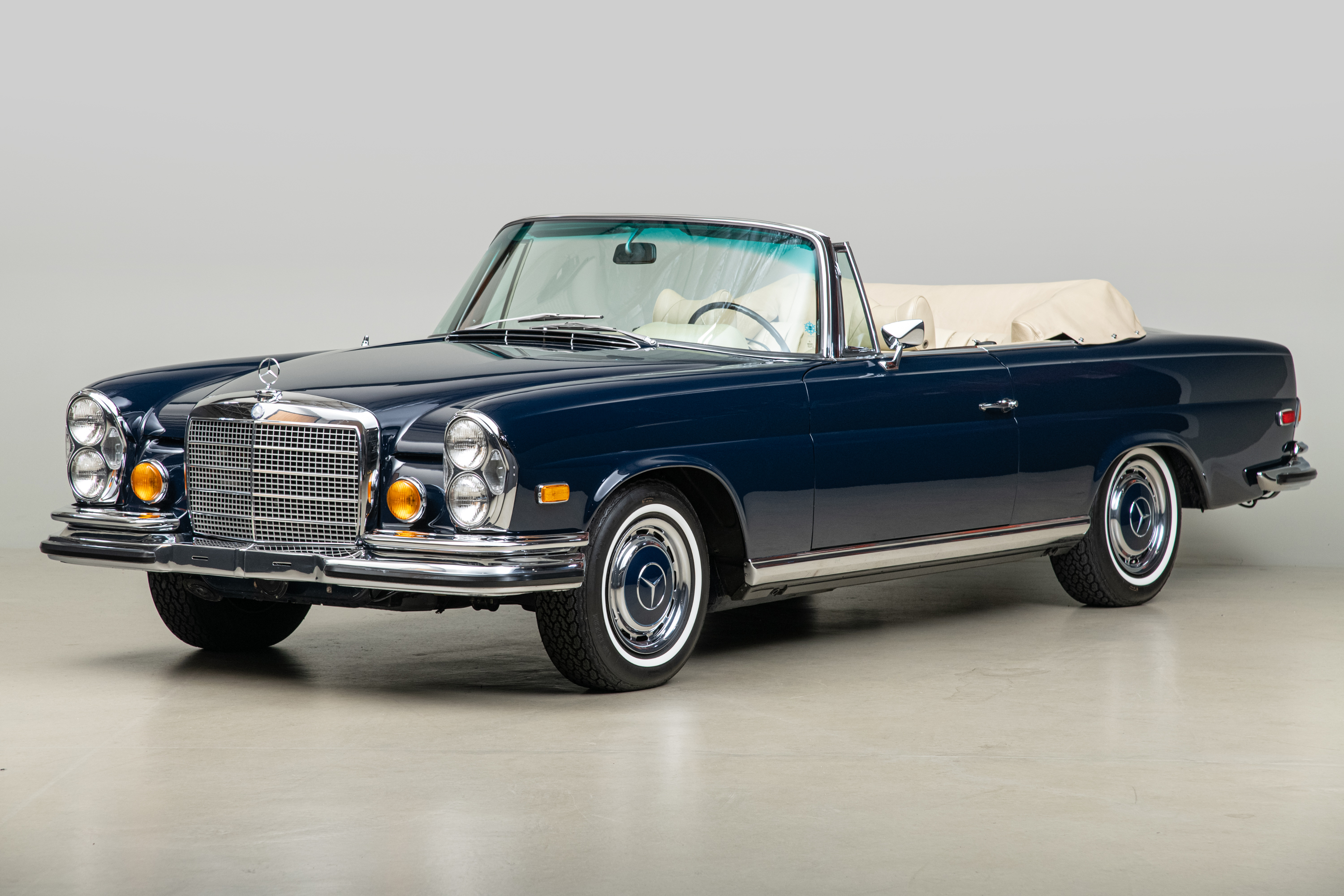 1971 Mercedes-Benz 280 SE 3.5 Cabriolet , MIDNIGHT BLUE, VIN 111027-12-001533, MILEAGE 20246