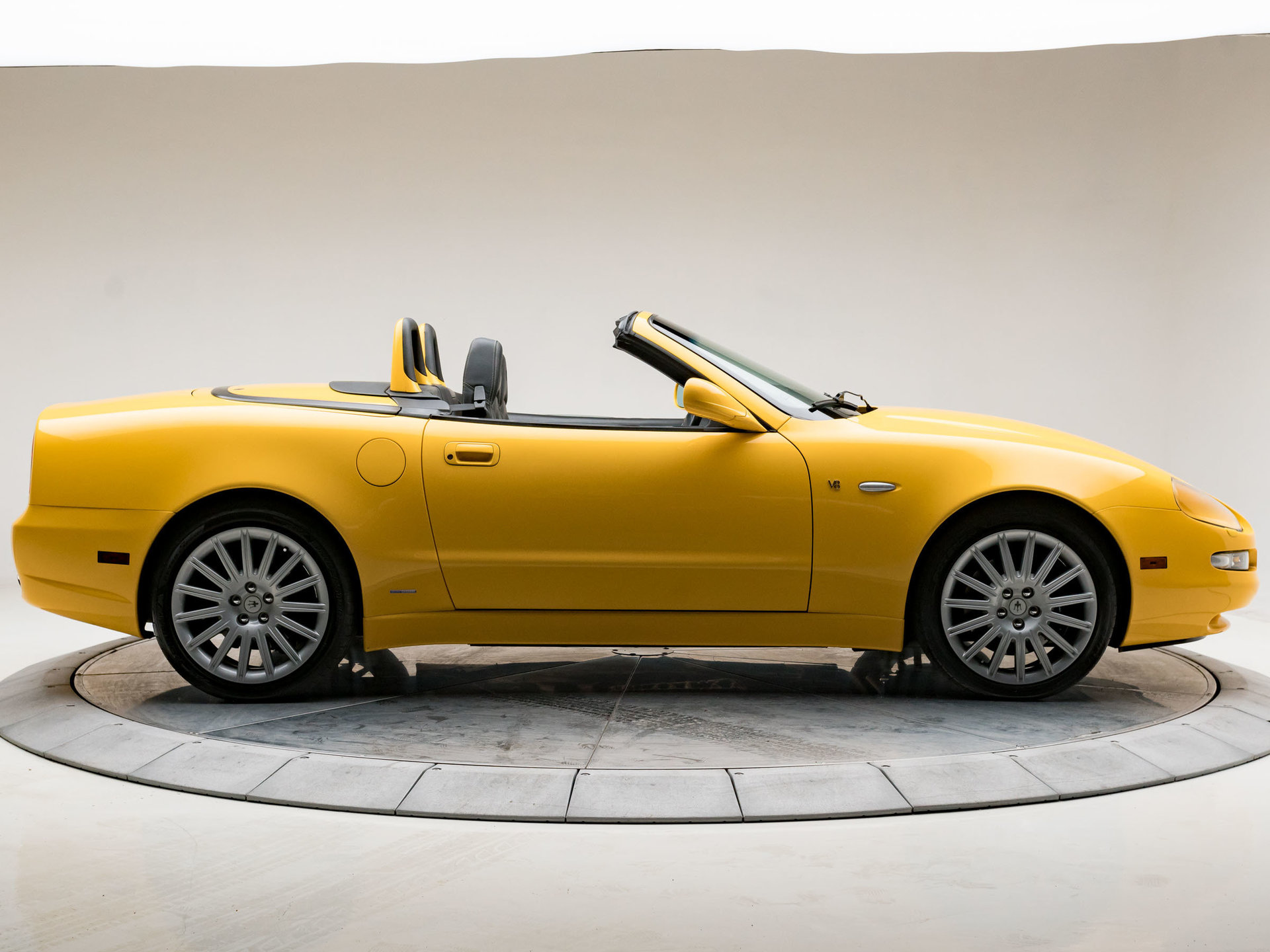 https://dealeraccelerate-all.s3.amazonaws.com/ce/images/5/7/3/573/401749fc8f833_hd_2003-maserati-spyder.jpg