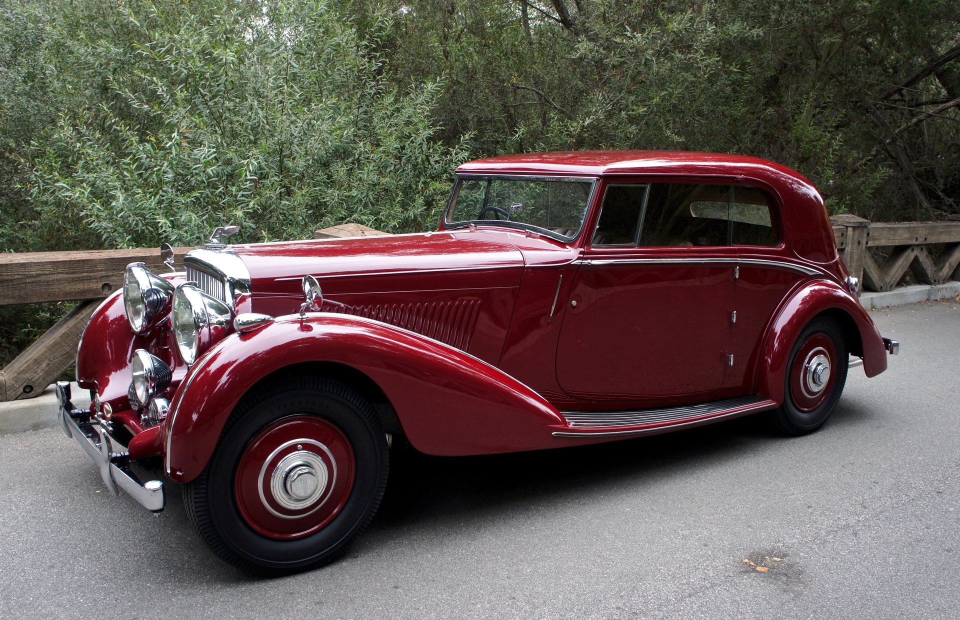 1939 Bentley 4 1/4 Litre | http://www.charlescrail.com/
