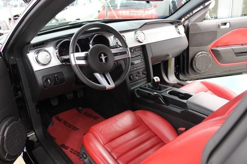 112477f1c7b37 low res 2005 ford mustang