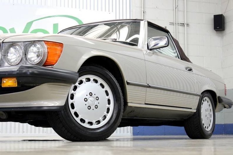 1545102d08536 low res 1988 mercedes benz 560 class