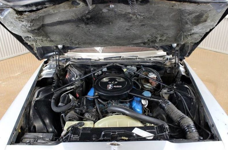 78c8028607 low res 1975 buick riviera