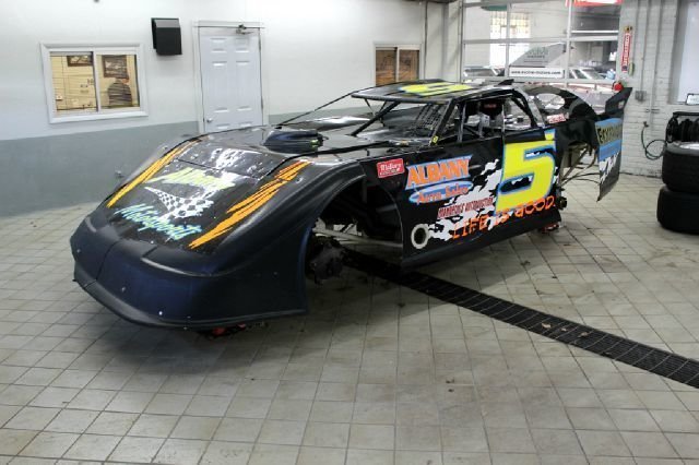 23011a3366003 low res 2001 warrior late model