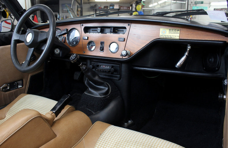 23618f63e0008 low res 1980 triumph spitfire