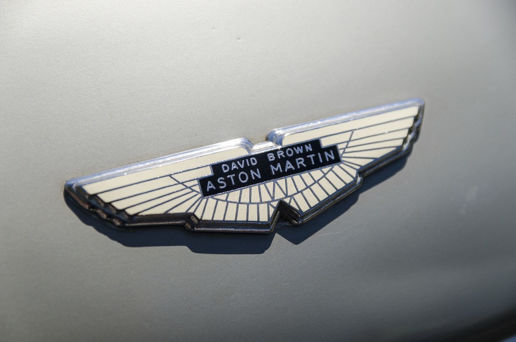 5499 4bffbcfe19aaastonmartinbadge1024x678