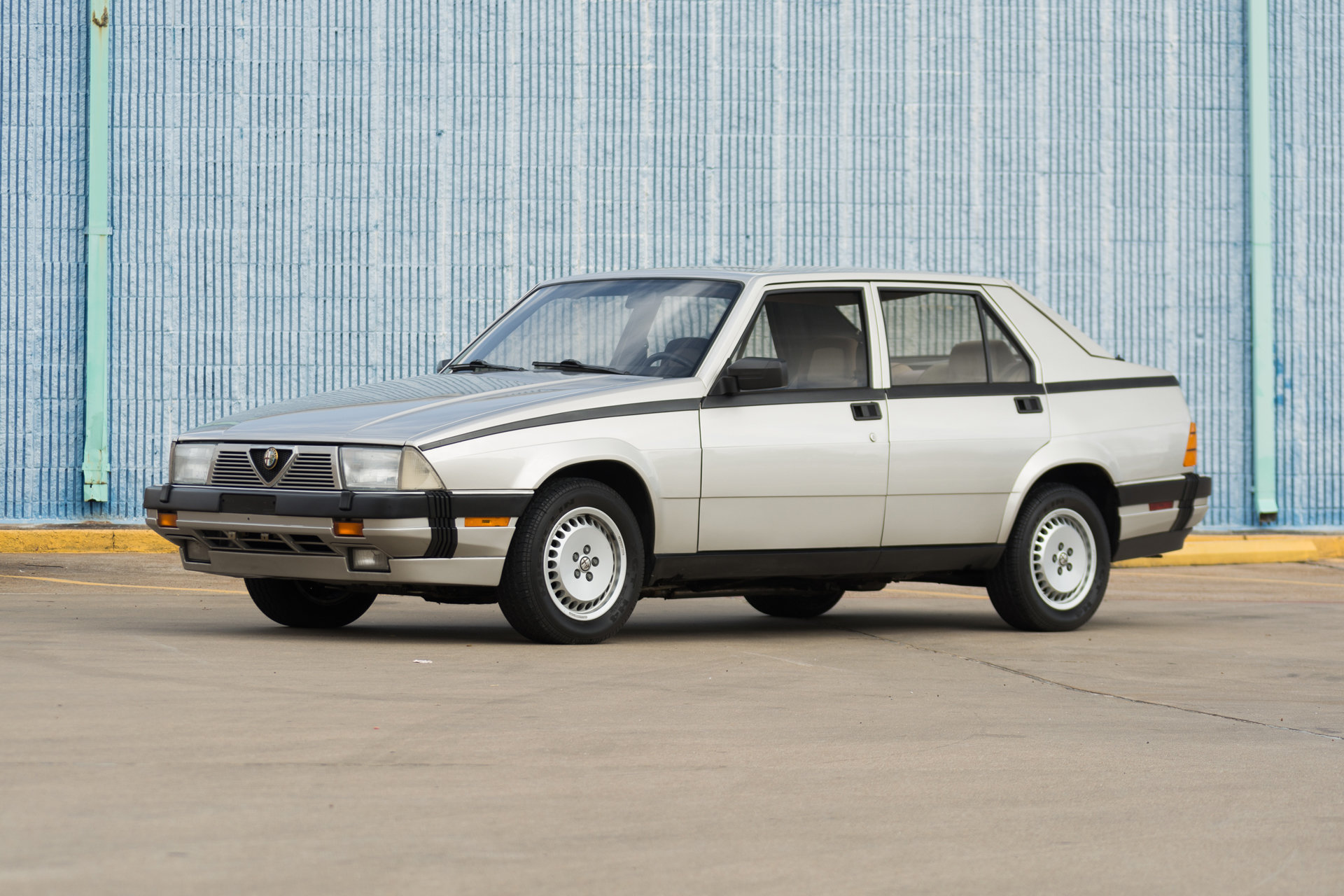 11533c61942b1 hd 1988 alfa romeo milano gold