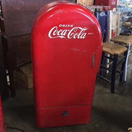Very rare and complete Jacobs Coke machine!