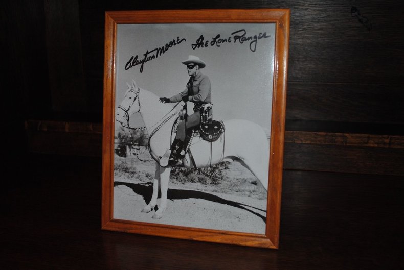 Beautiful collector piece for fans of the Lone Ranger!