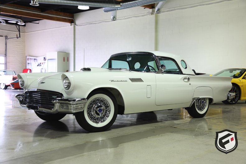 1957 Ford Thunderbird