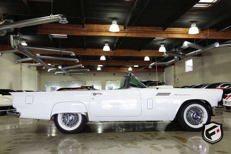 1957 Ford Thunderbird