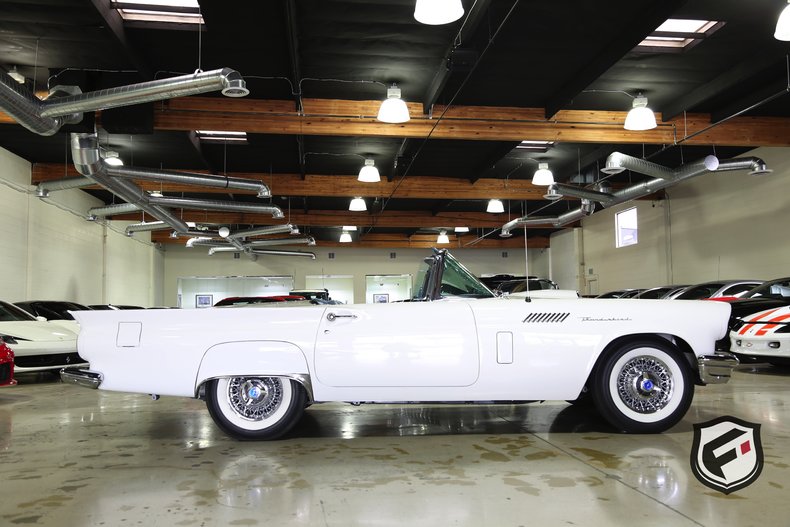1957 Ford Thunderbird