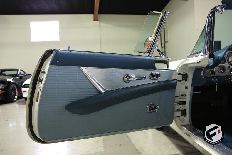 1957 Ford Thunderbird