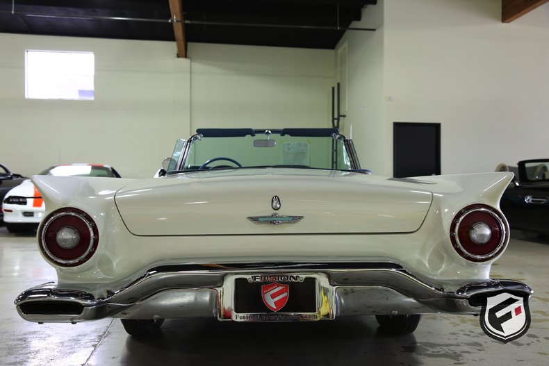 1957 Ford Thunderbird