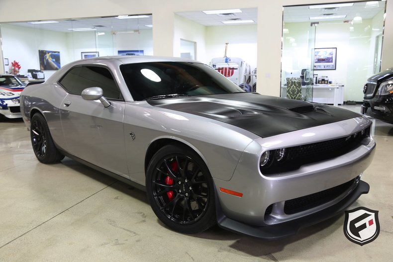 1326591cfb012 low res 2015 dodge challenger 2dr cpe srt hellcat