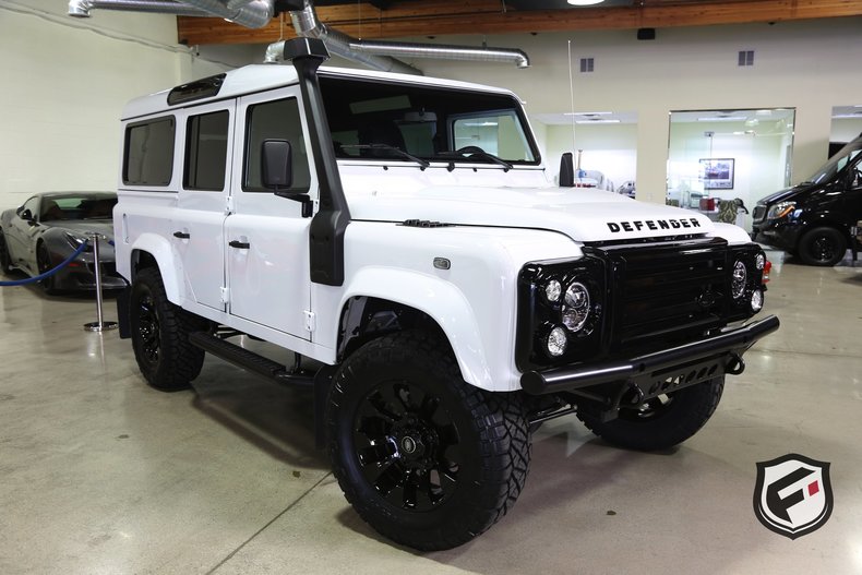 1391095e76e37 low res land rover defender 110