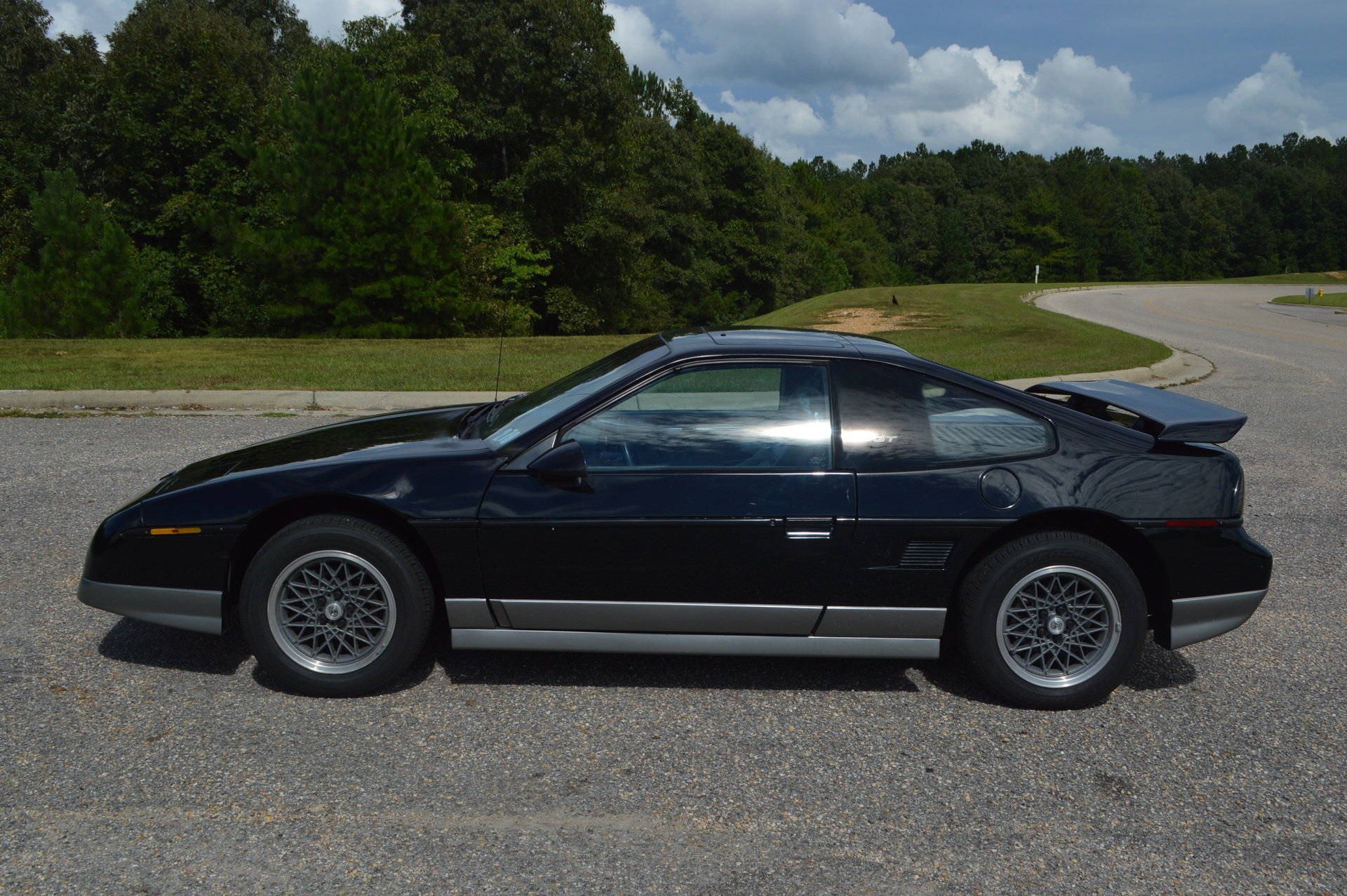 254836ec8c92 hd 1987 pontiac fiero