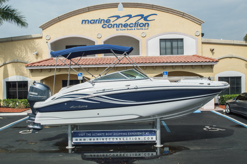 Used 2013 Hurricane SunDeck SD 2200 OB boat for sale in Vero Beach, FL