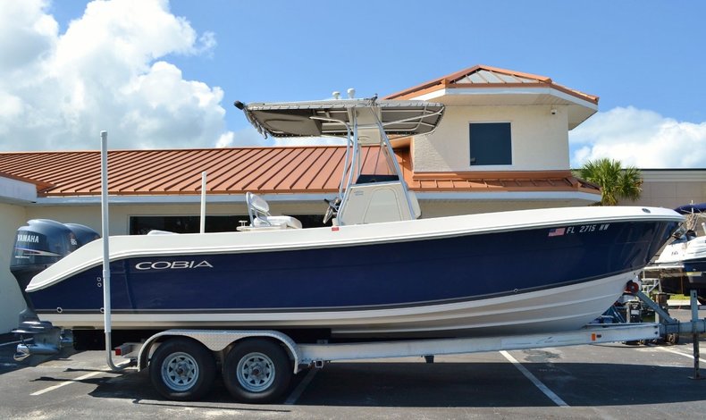 Used 2008 Cobia 256 Center Console boat for sale in Vero Beach, FL