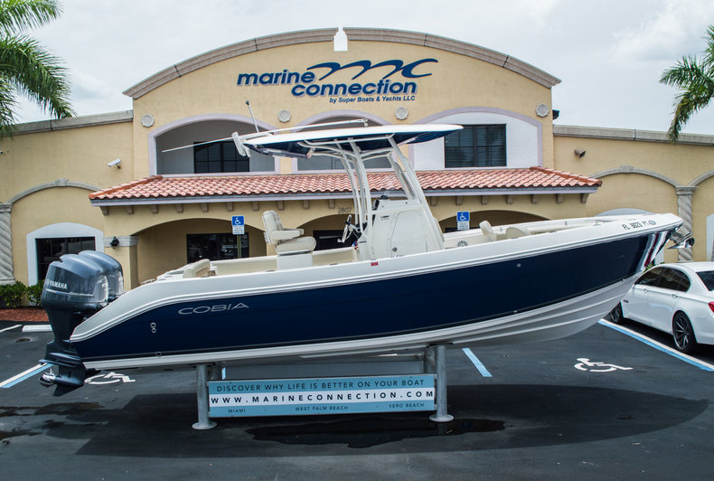 Used 2014 Cobia 256 Center Console boat for sale in Vero Beach, FL