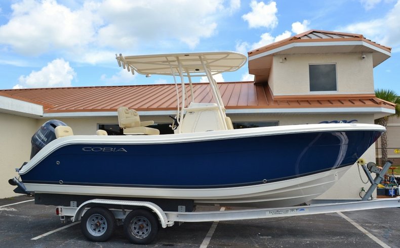 New 2015 Cobia 217 Center Console boat for sale in Miami, FL