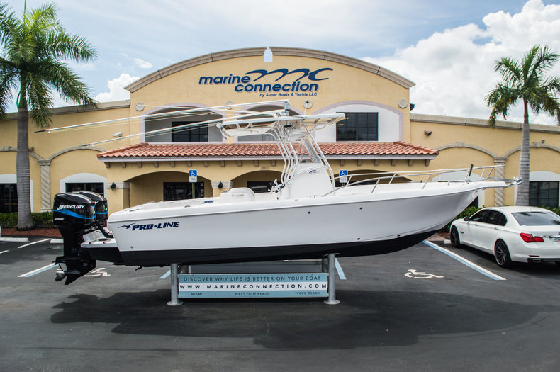 Used 2004 Pro-Line 25 Sport boat for sale in West Palm Beach, FL