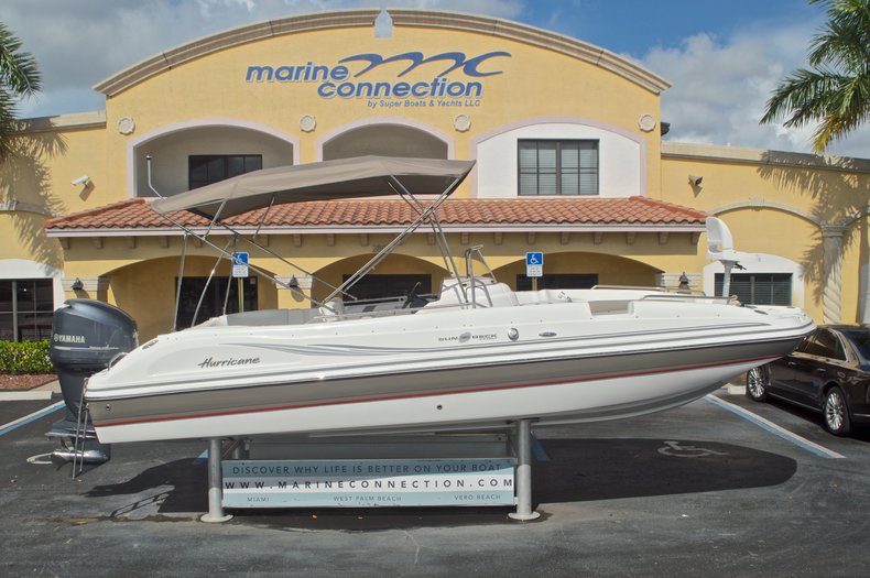 Used 2014 Hurricane Sundeck Sport SS 231 OB boat for sale in West Palm Beach, FL