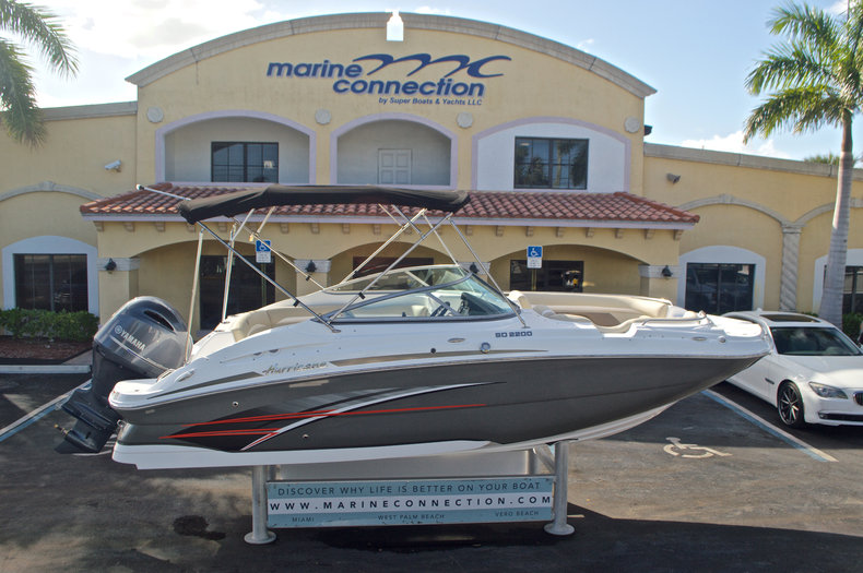 New 2017 Hurricane SunDeck SD 2200 OB boat for sale in Fort Lauderdale, FL