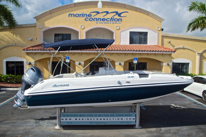 New 2017 Hurricane SunDeck Sport SS 211 OB boat for sale in Vero Beach, FL