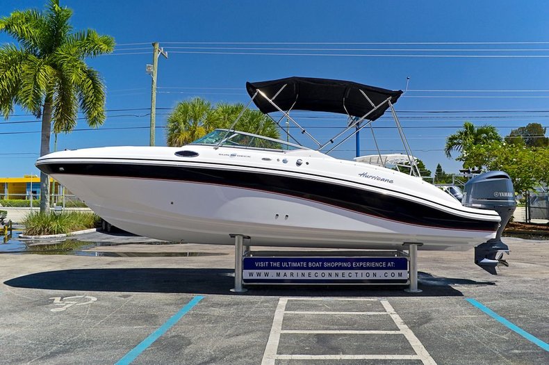 Used 2014 Hurricane SunDeck SD 2690 OB boat for sale in West Palm Beach, FL
