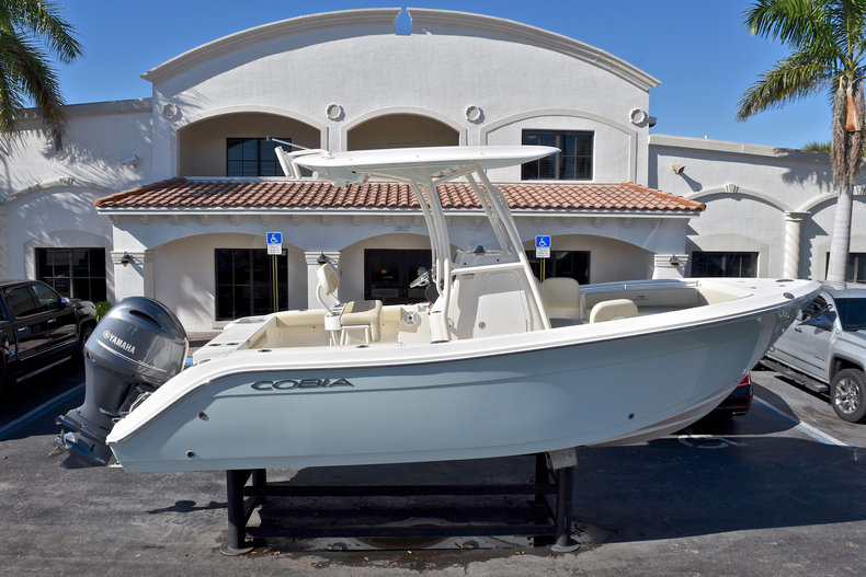 New 2018 Cobia 220 Center Console boat for sale in Fort Lauderdale, FL