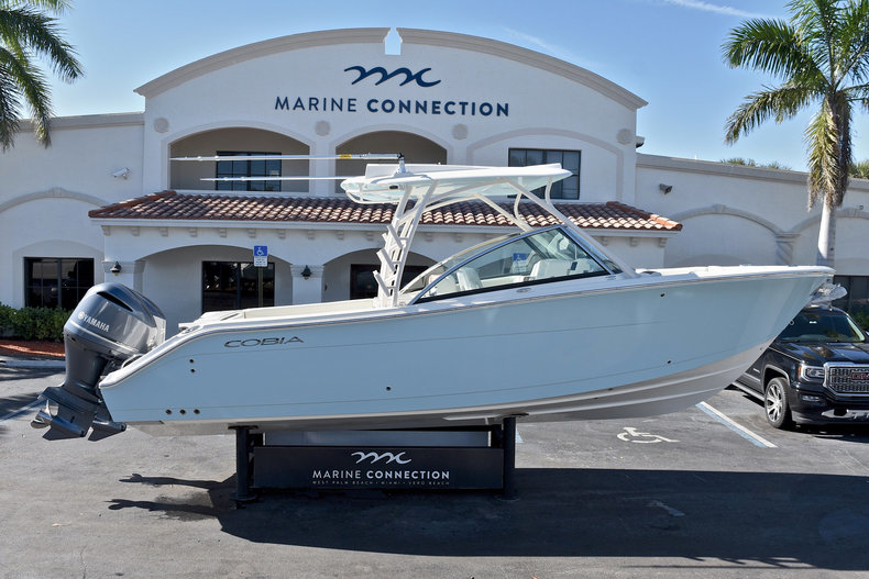 New 2018 Cobia 280 DC Dual Console boat for sale in Islamorada, FL