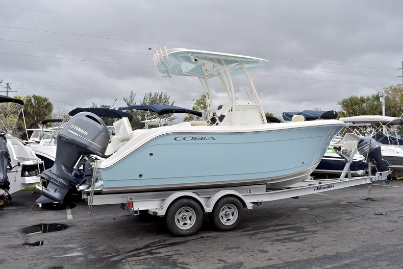 New 2018 Cobia 220 Center Console boat for sale in Miami, FL