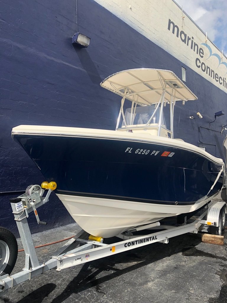 Used 2015 Cobia 201 Center Console boat for sale in Miami, FL