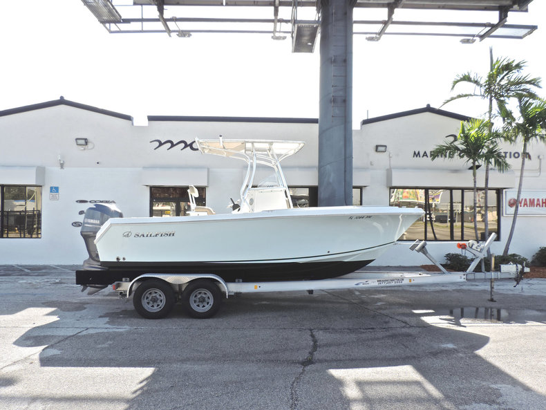 Used 2013 Sailfish 220 CC Center Console boat for sale in Fort Lauderdale, FL