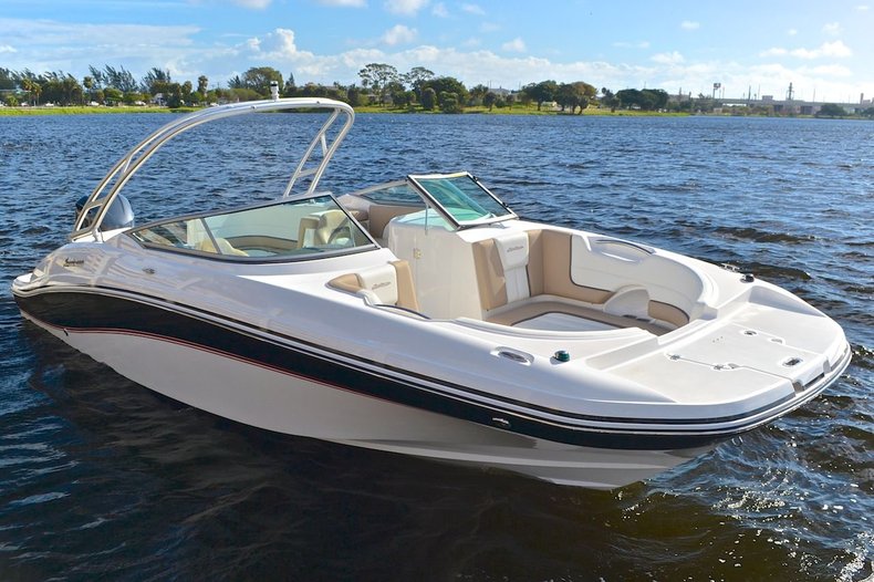 New 2015 Hurricane SunDeck SD 2690 OB boat for sale in West Palm Beach, FL