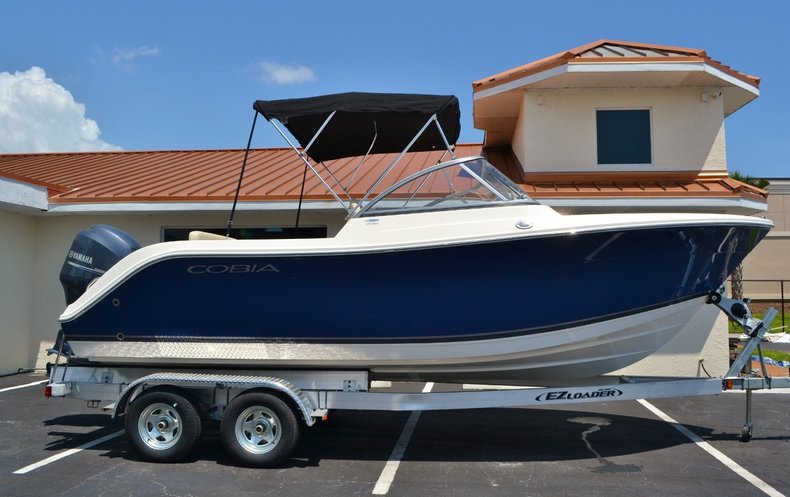 New 2015 Cobia 220 Dual Console boat for sale in Miami, FL