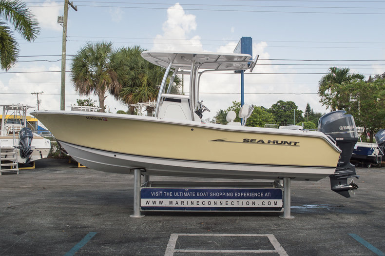 Used 2013 Sea Hunt 211 Ultra boat for sale in Vero Beach, FL