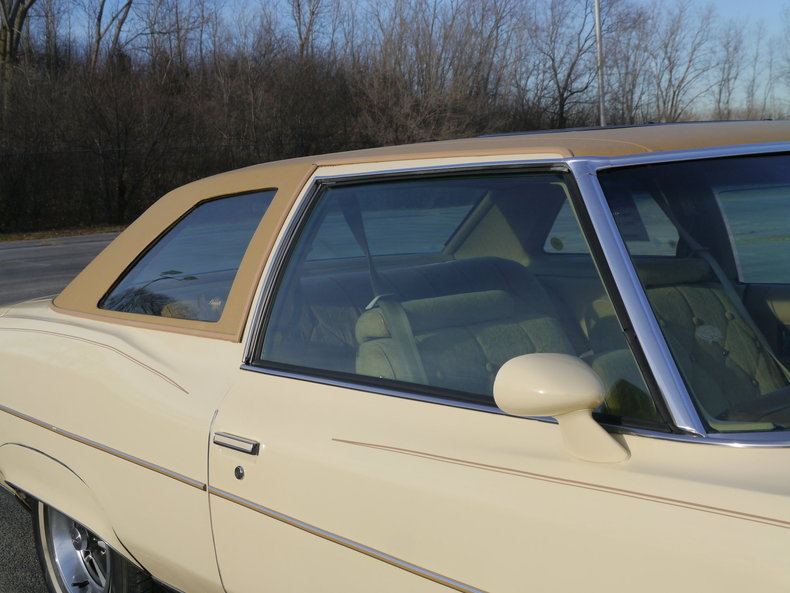 4846090e225ae low res 1976 pontiac bonneville brougham