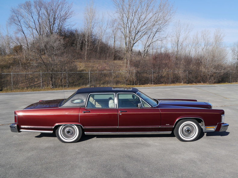 489197ed0d430 low res 1979 lincoln town car