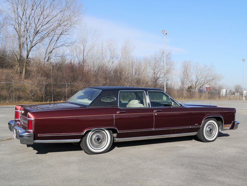48926ab59c969 low res 1979 lincoln town car