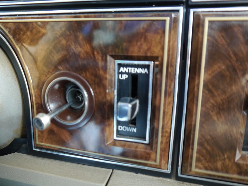 48977e3bb451e low res 1979 lincoln town car