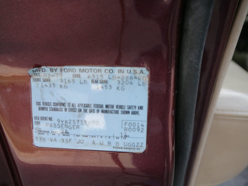 48983784a84c8 low res 1979 lincoln town car