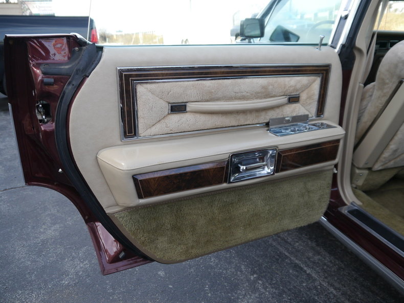 489893683631b low res 1979 lincoln town car