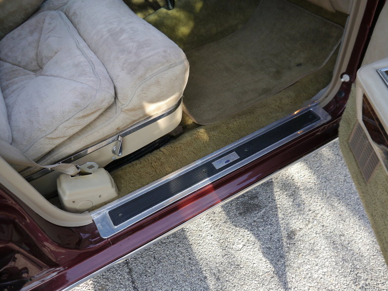 489923a1fff6e low res 1979 lincoln town car