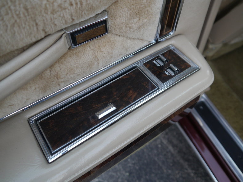 4899348271212 low res 1979 lincoln town car